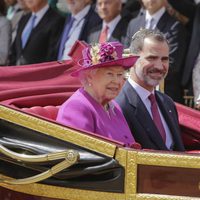 La Reina Isabel y el Rey Felipe en coche de caballos en Londres