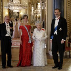 Los Reyes Felipe y Letizia con la Reina Isabel y el Duque de Edimburgo en la cena de gala en su honor en Buckingham Palace