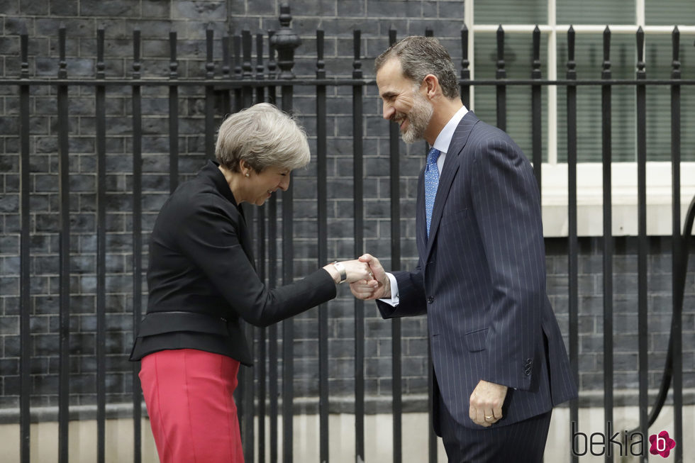 Theresa May recibe al Rey Felipe en el 10 de Downing Street