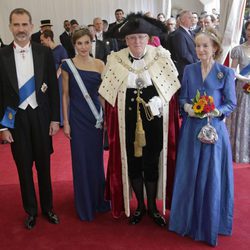 Los Reyes Felipe y Letizia con el Alcalde de la City y su mujer en Guildhall