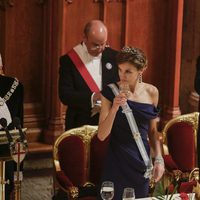 La Reina Letizia con Sir Timothy Laurence en el brindis de la cena de gala en Guildhall