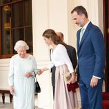 La Reina Isabel y el Duque de Edimburgo despiden a los Reyes Felipe y Letizia de Buckingham Palace al final de su Viaje de Estado a Reino Unido