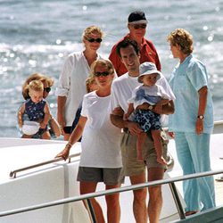 La Reina Sofía, la Infanta Elena, Jaime de Marichalar, Froilán, la Infanta Cristina, Juan Urdangarin, Ana María de Grecia y Alberto y Paola de Bélgica en M