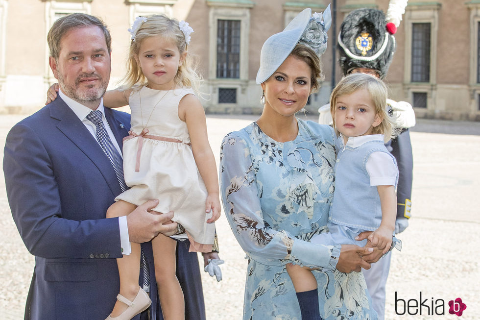 Magdalena de Suecia y Chris O'Neill con sus hijos Leonor y Nicolás en el 40 cumpleaños de Victoria de Suecia