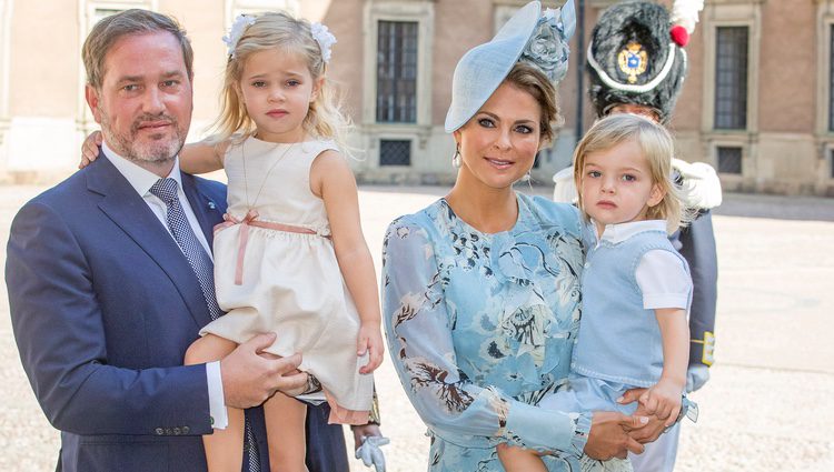 Magdalena de Suecia y Chris O'Neill con sus hijos Leonor y Nicolás en el 40 cumpleaños de Victoria de Suecia