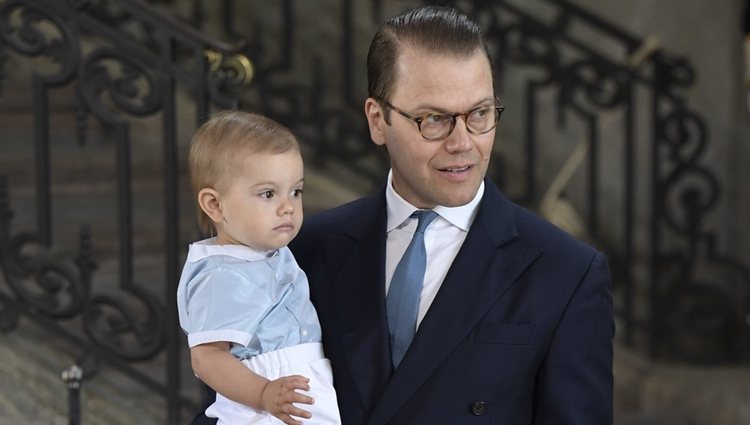 Daniel de Suecia con su hijo Oscar en el 40 cumpleaños de Victoria de Suecia