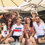 Alicia Vikander, Jon Kortajarena y otros amigos en Ibiza