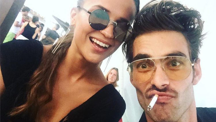 La selfie de Alicia Vikander con Jon Kortajarena en Ibiza