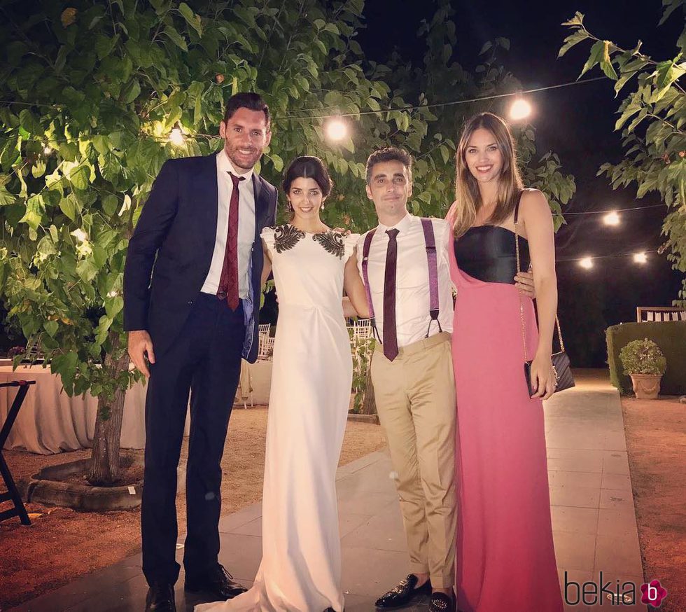 Canco Rodríguez con su mujer, Helen Lindes y Rudy Fernández durante su boda