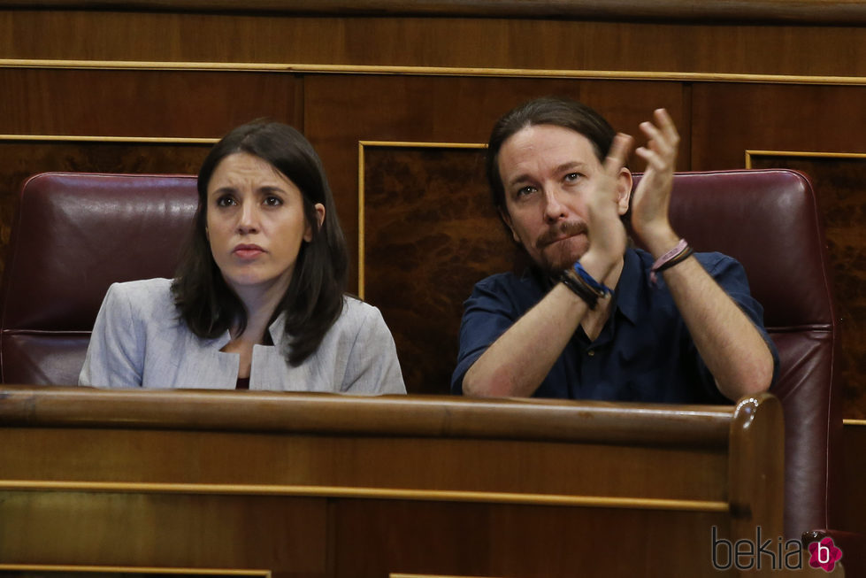 Irene Montero y Pablo Iglesias durante una sesión parlamentaria