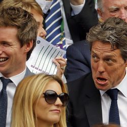 Eddie Redmayne uy Hugh Grant en la final masculina de Wimbledon 2017