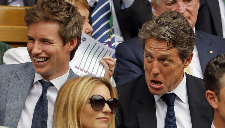 Eddie Redmayne uy Hugh Grant en la final masculina de Wimbledon 2017