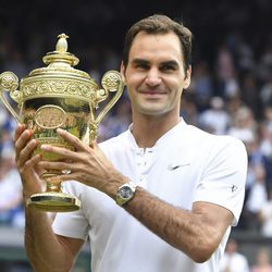 Roger Federer tras ganar la final masculina de Wimbledon 2017