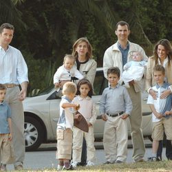 Los Reyes Felipe y Letizia, la Princesa Leonor, Froilán, Victoria de Marichalar, la Infanta Cristina, Iñaki Urdangarin y sus hijos Juan, Pablo, Miguel e Ir