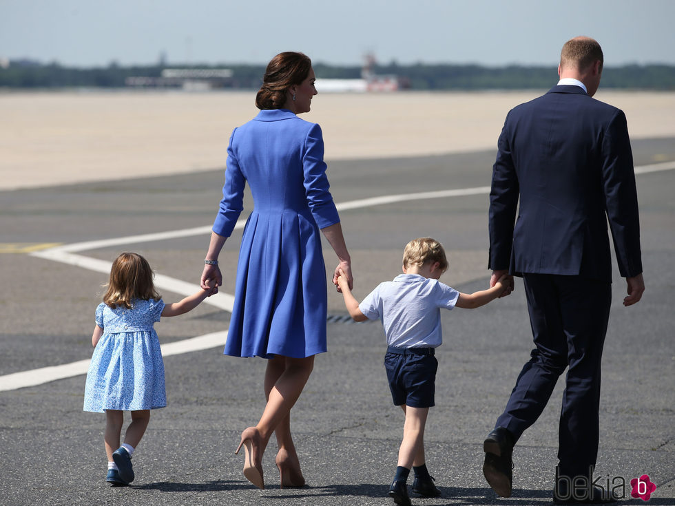 Los Duques de Cambridge y sus hijos se despiden de Polonia tras su visita oficial