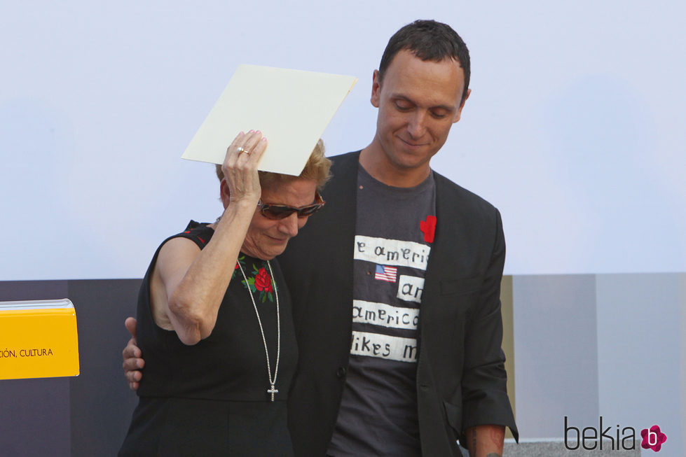 María González Corbacho y Gorka Póstugo en el homenaje a David Delfín