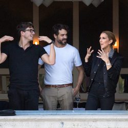 Celine Dion con Pepe Muñoz en un restaurante de París