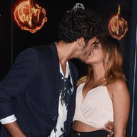 Kiko Jiménez y Gloria Camila besándose en la fiesta de la final de  'Supervivientes 2017'