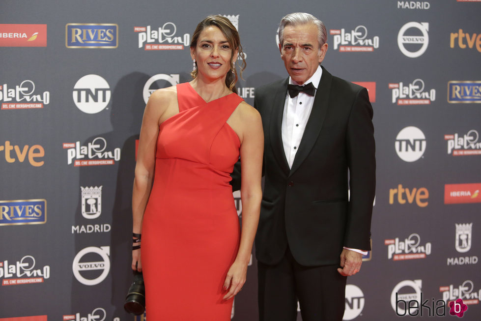 Imanol Arias e Irene Meritxell en los Premios Platino 2017