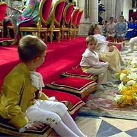 Froilán propinando una patada en la boda de los Reyes