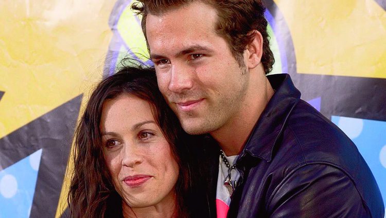 Alanis Morissette y Ryan Reynolds en los MTV Movie Awards 2003