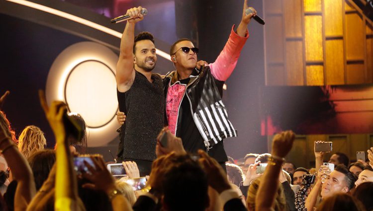 Luis Fonsi y Daddy Yankee en concierto