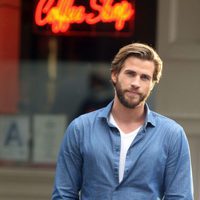 Liam Hemsworth durante el rodaje de 'No es romántico'