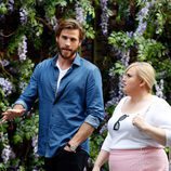 Liam Hemsworth y Rebel Wilson en el rodaje de su nueva película