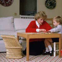 La Princesa Diana de Gales junto a su hijo Guillermo