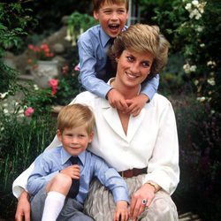 Lady Di con sus hijos, el Príncipe Guillermo y  el Príncipe Harry