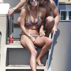 Laura Matamoros y su novio Benji Aparicio disfrutando de sus vacaciones en Ibiza