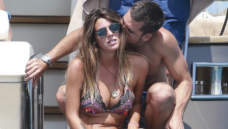 Laura Matamoros y su novio Benji Aparicio disfrutando de sus vacaciones en Ibiza