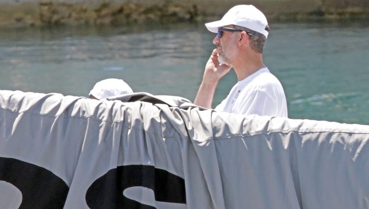 El Rey Felipe a bordo del Aifos preparándose para la Copa del Rey de Vela