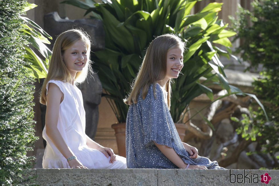 La Princesa Leonor y la Infanta Sofía en el tradicional posado de Marivent