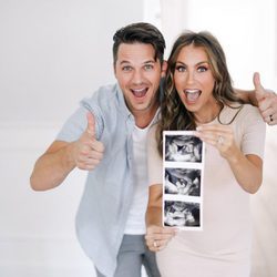 Matt Lanter muestra las ecografías de su bebe