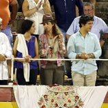 La Infanta Elena y sus hijos Froilán y Victoria Federica en la corrida de toros nocturna de Palma