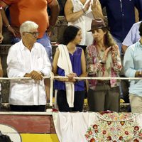 La Infanta Elena y sus hijos Froilán y Victoria Federica en la corrida de toros nocturna de Palma