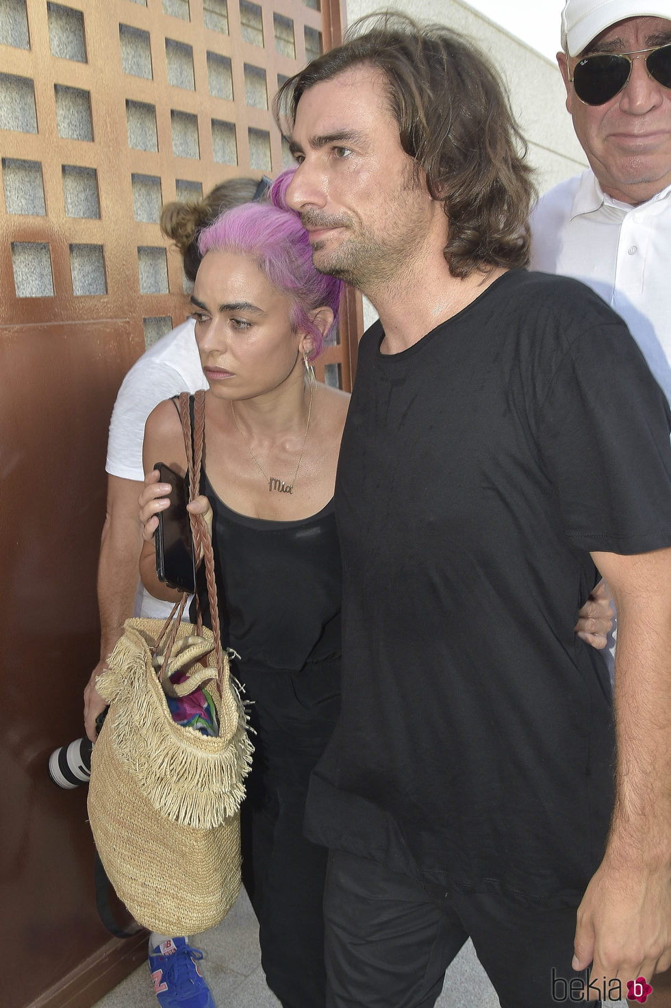 Gelete Nieto y Beatriz Matallana en la capilla ardiente de Ángel Nieto