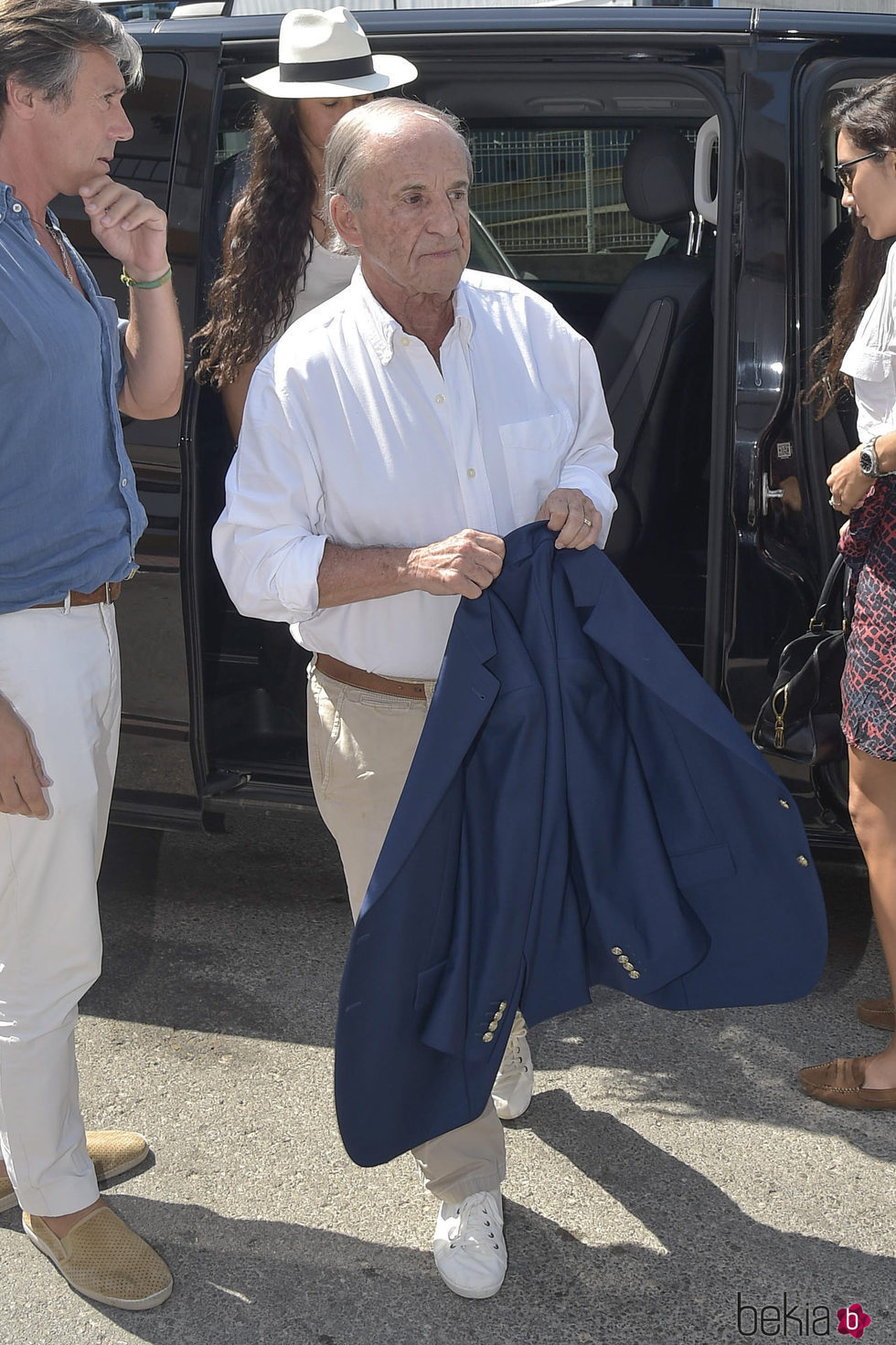 El periodista José María García en la capilla ardiente de Ángel Nieto