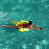 Cristina Pedroche disfrutando de la piscina mientras hace topless