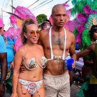 Chloe Green y Jeremy Meeks en el carnaval de Barbados 2017