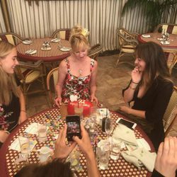 Melanie Griffith celebra su cumpleaños con sus hijas Dakota Johnson y Stella del Carmen