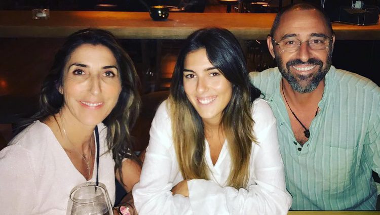 Paz Padilla con su hija Anna Ferrer y su exmarido Albert Ferrer en su bar