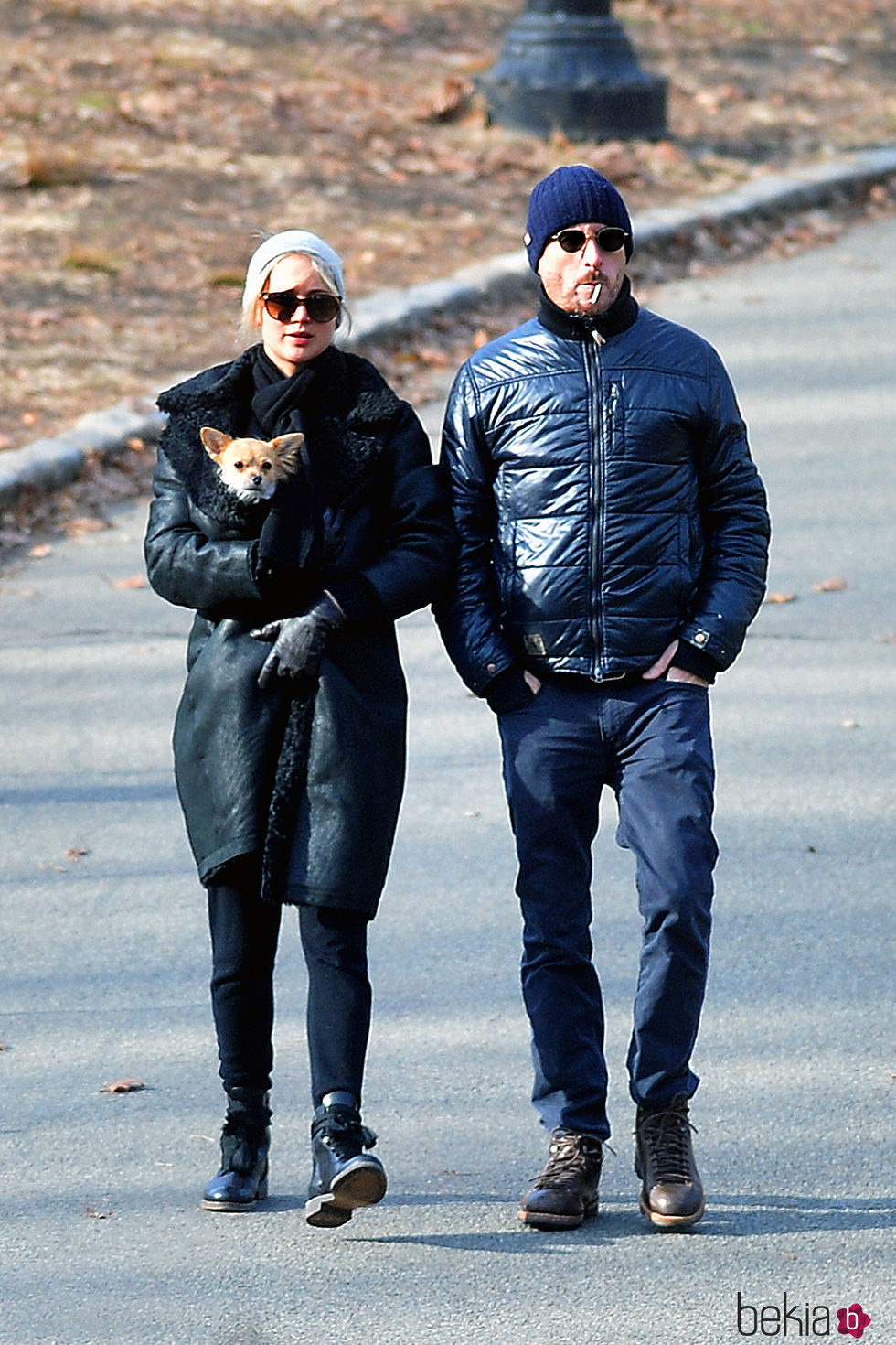 Jennifer Lawrence y Darren Aronofsky paseando