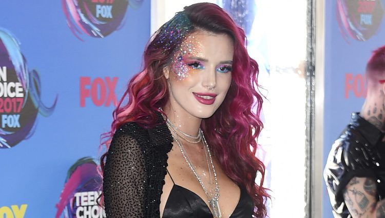 Bella Thorne en los Premios Teen Choice 2017