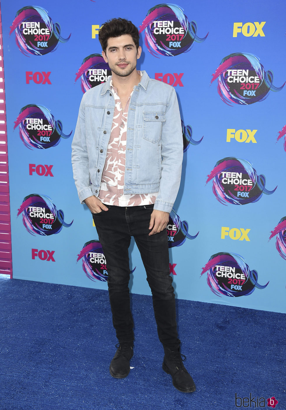 Carter Jenkins en los Premios Teen Choice 2017