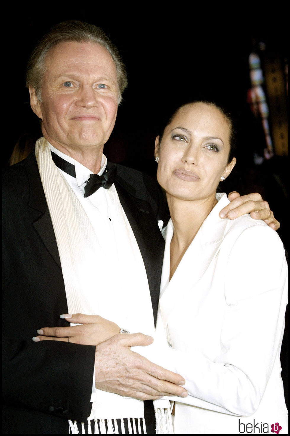 Angelia Jolie junto a su padre Jon Voight