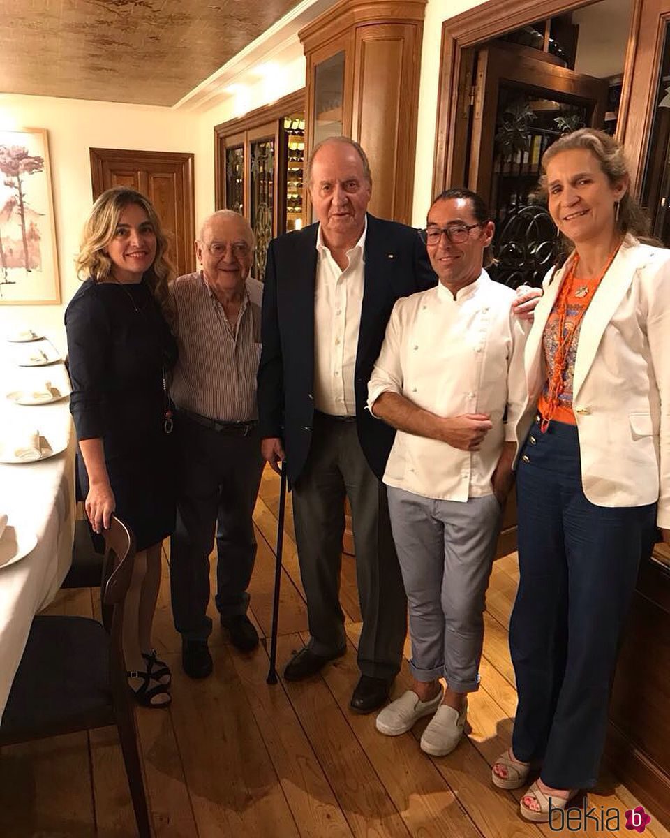 El Rey Juan Carlos y la Infanta Elena en el restaurante Rekondo de San Sebastián