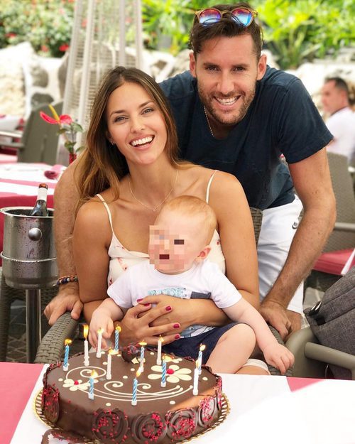 Helen Lindes celebrando su cumpleaños junto a Rudy Fernández y su hijo Alan