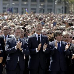 El Rey Felipe tras el minuto de silencio en recuerdo a las víctimas de los atentados de Barcelona y Cambrils